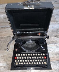 SS typewriter 0324 1