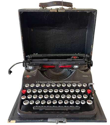 SS typewriter 0425 AL 8