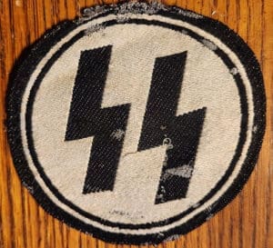 SS shirt insignia 0126 Pi 1